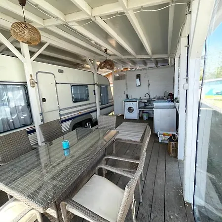 Sea Caravan On The Κάμπινγκ *