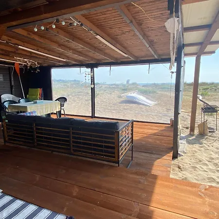 Κάμπινγκ Sea Caravan On The *