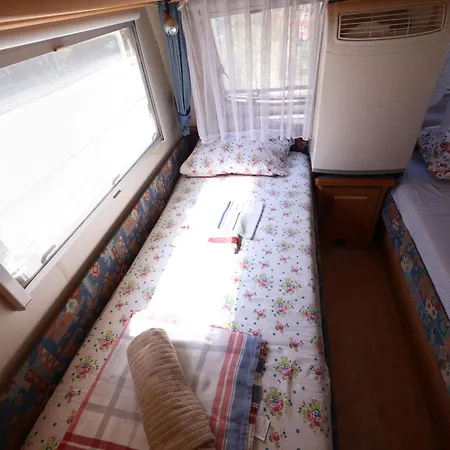 Κάμπινγκ Sea Caravan On The *