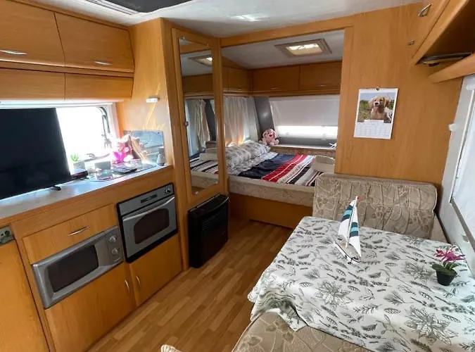 Sea Caravan On The אתר קמפינג