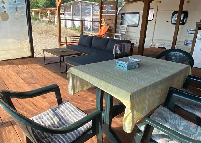 Sea Caravan On The אתר קמפינג