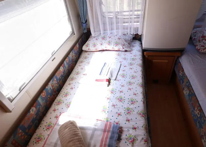 אתר קמפינג Sea Caravan On The *